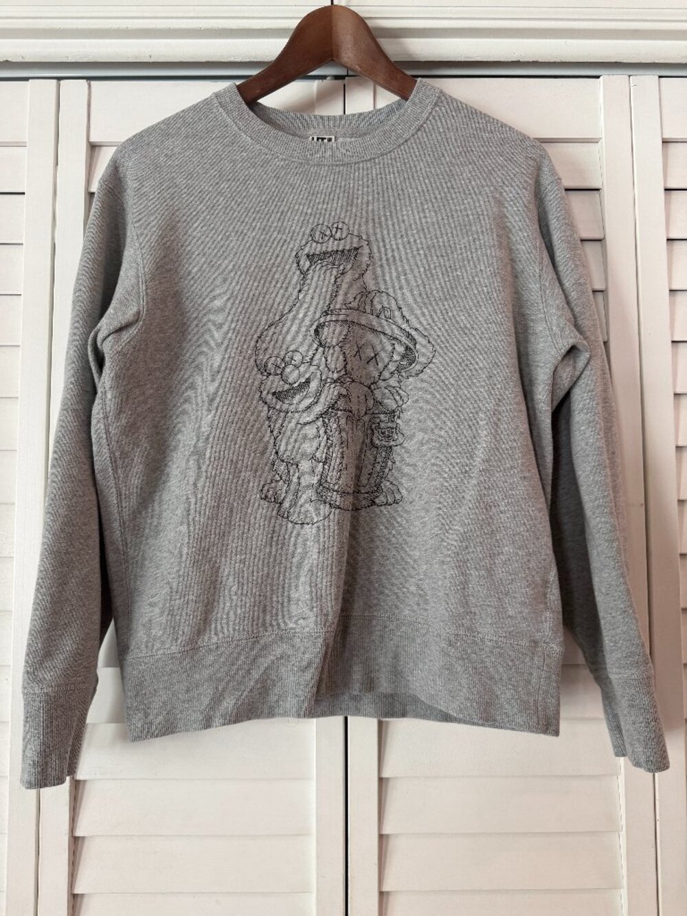 Uniqlo x KAWS Gray Sweatshirt Sesame Street Streetwear Crewneck - Size M